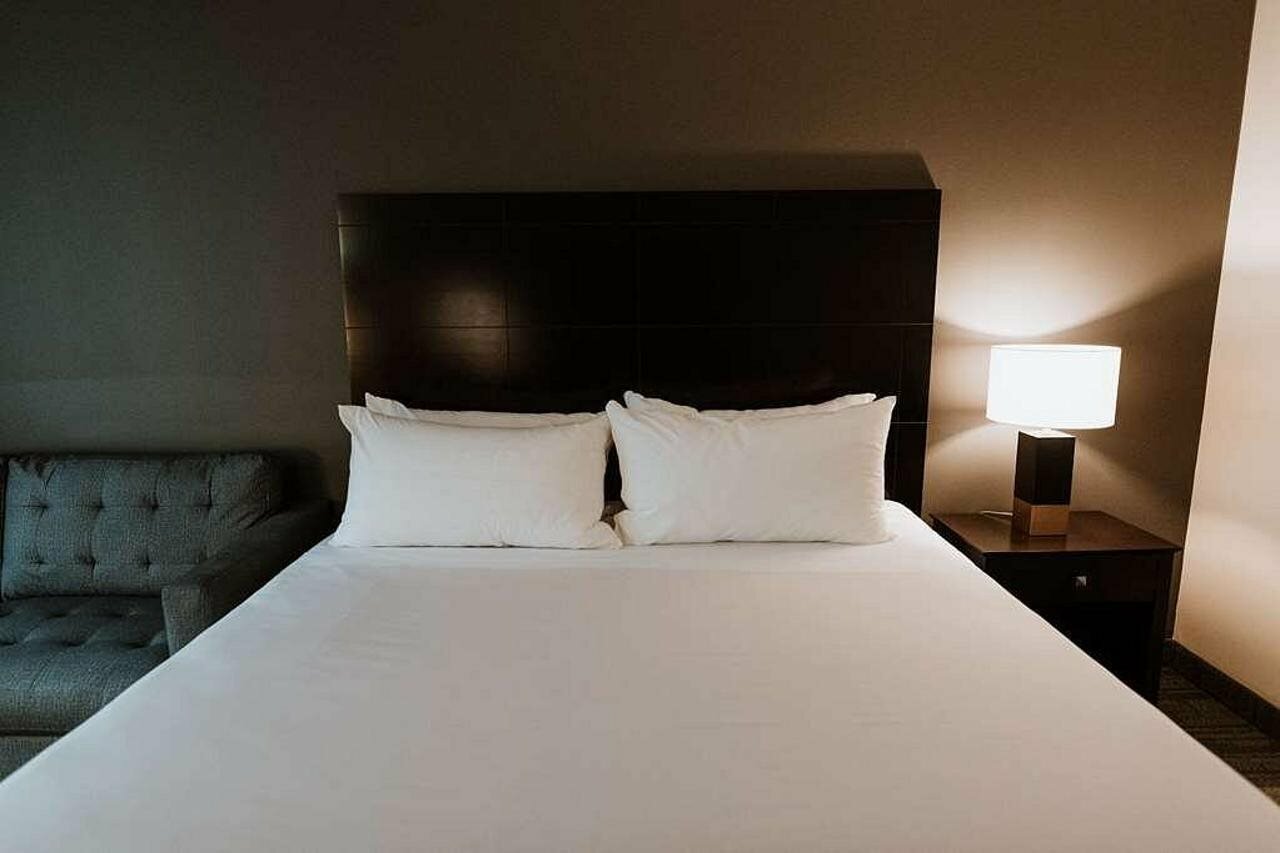 Фото Nisku Inn And Conference Centre