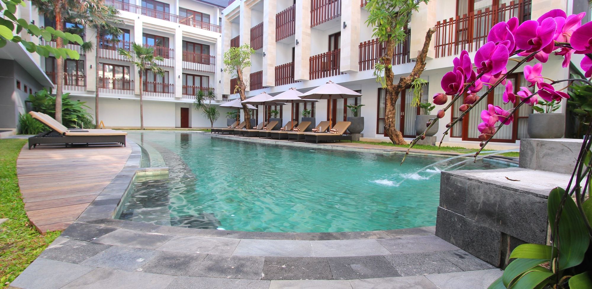 Фото Grand La Walon Hotel