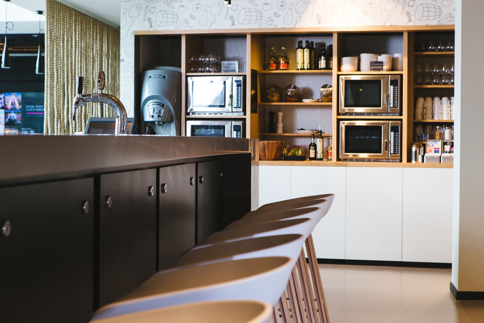 Фото Moxy Aberdeen Airport