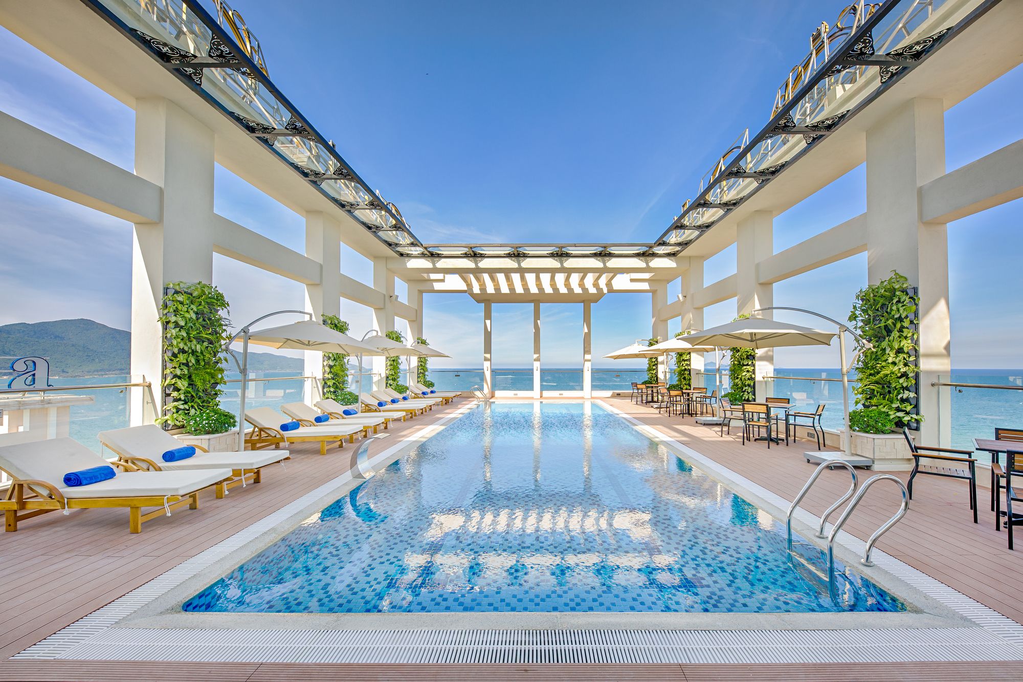 Фото Paris Deli Danang Beach Hotel