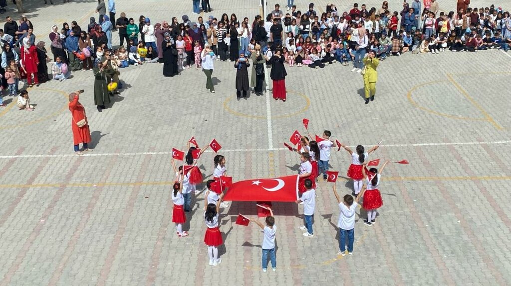 School Saliha Onbasi Middle School, Cumra, photo