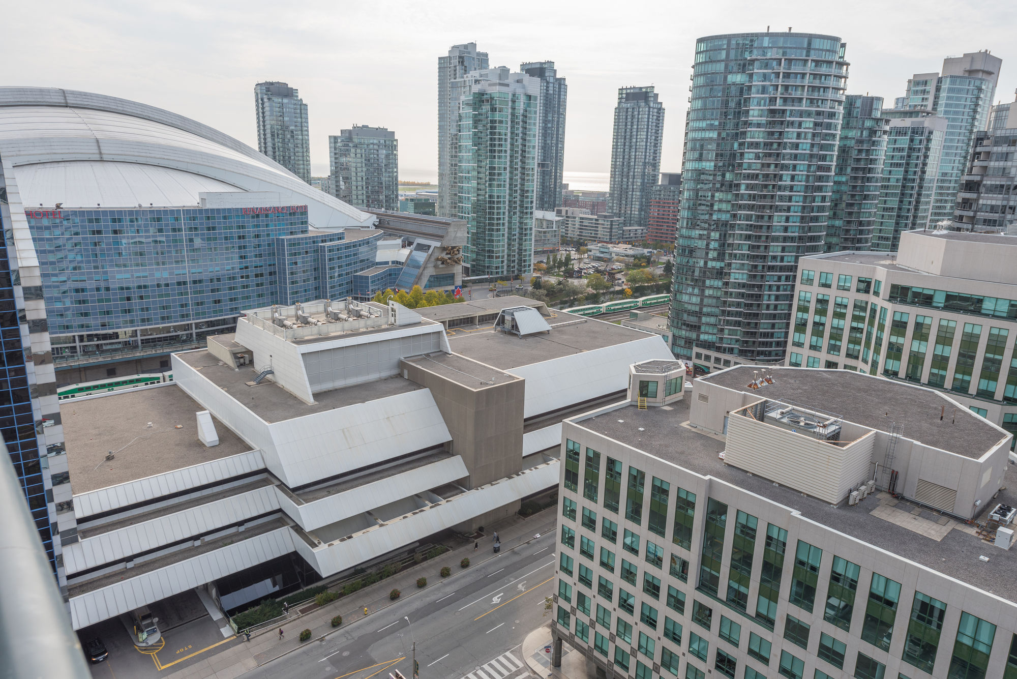 Фото Grand Royal Condos - Cn Tower