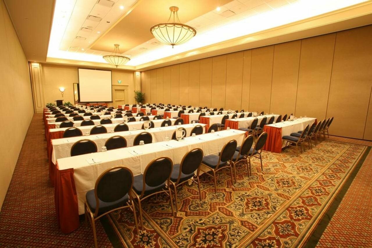 Фото Hilton Garden Inn Suffolk Riverfront