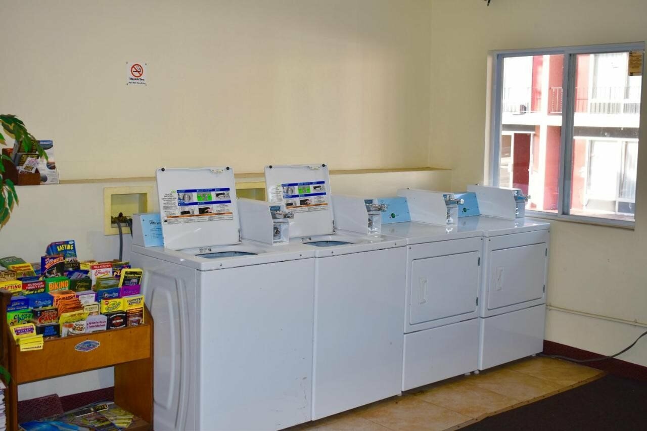 Фото Bridge Views Inn