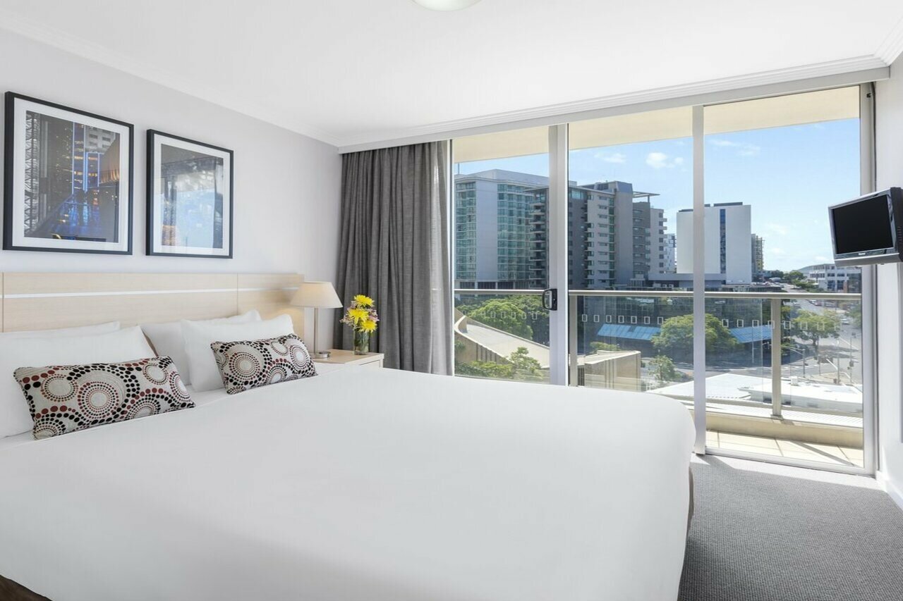 Фото Oaks Brisbane Lexicon Suites