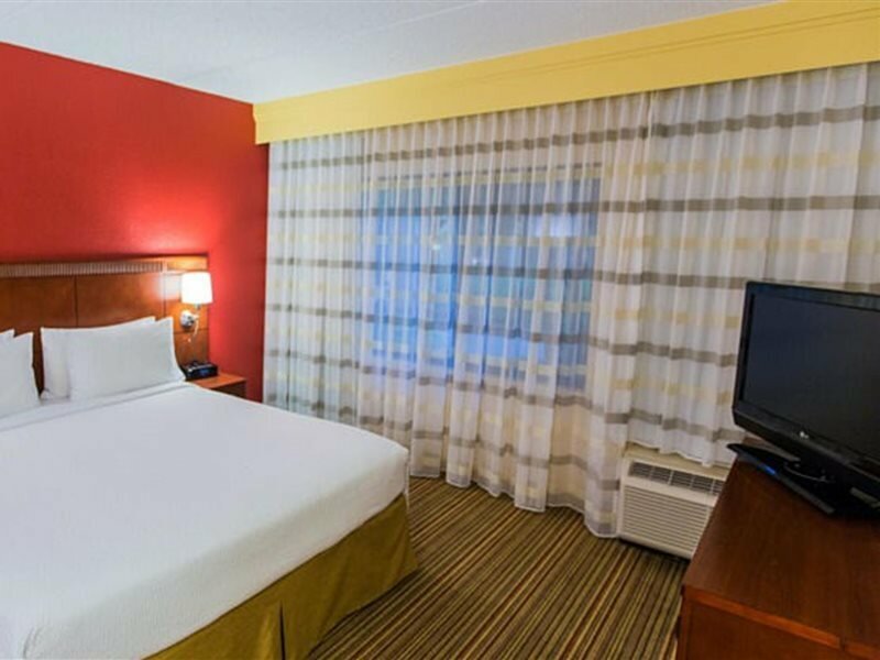 Фото Courtyard by Marriott Chicago O'Hare