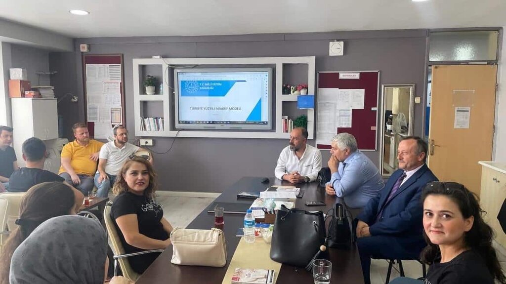 School Independence Middle School, Adapazari, photo