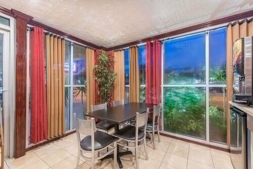 Гостиница Howard Johnson by Wyndham Historic Lake Charles в Лейк-Чарльзе