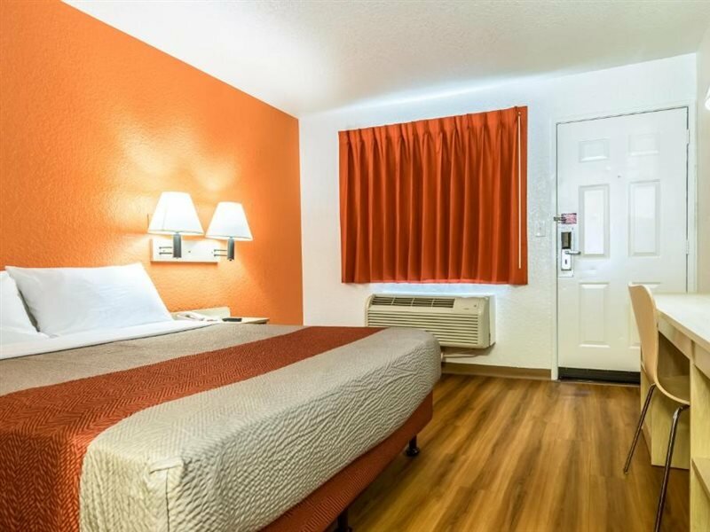 Фото Motel 6 Anaheim, Ca - Fullerton East