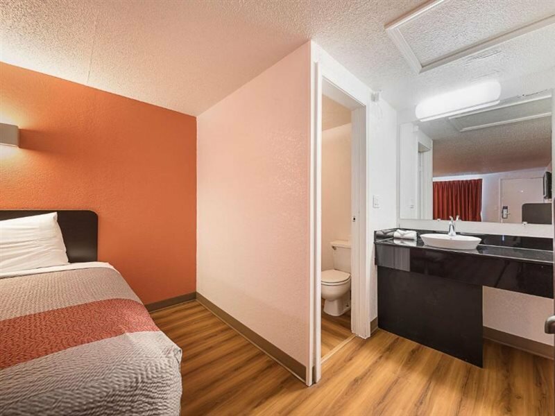 Фото Motel 6 Hamburg, Ny