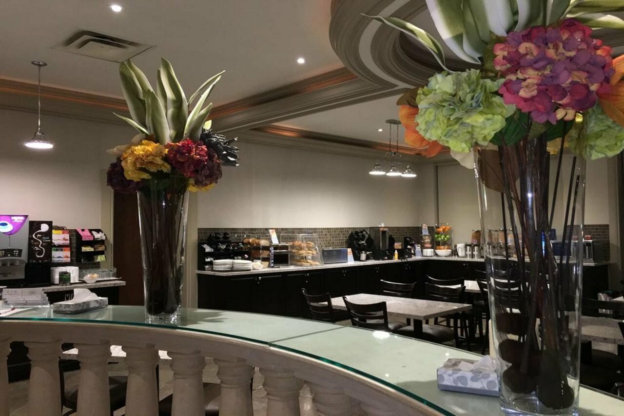 Фото Best Western Plus Travel Hotel Toronto Airport