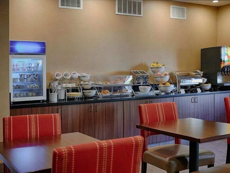 Фото Comfort Inn & Suites North Dallas - Addison