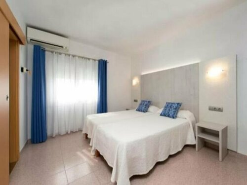 Внешний вид отеля Hostal Roca в Сан-Антонио-де-Портмани, фото 2