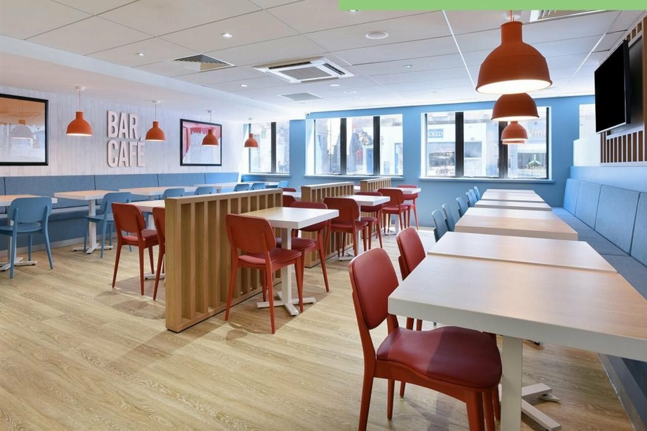 Фото Travelodge Edinburgh Central