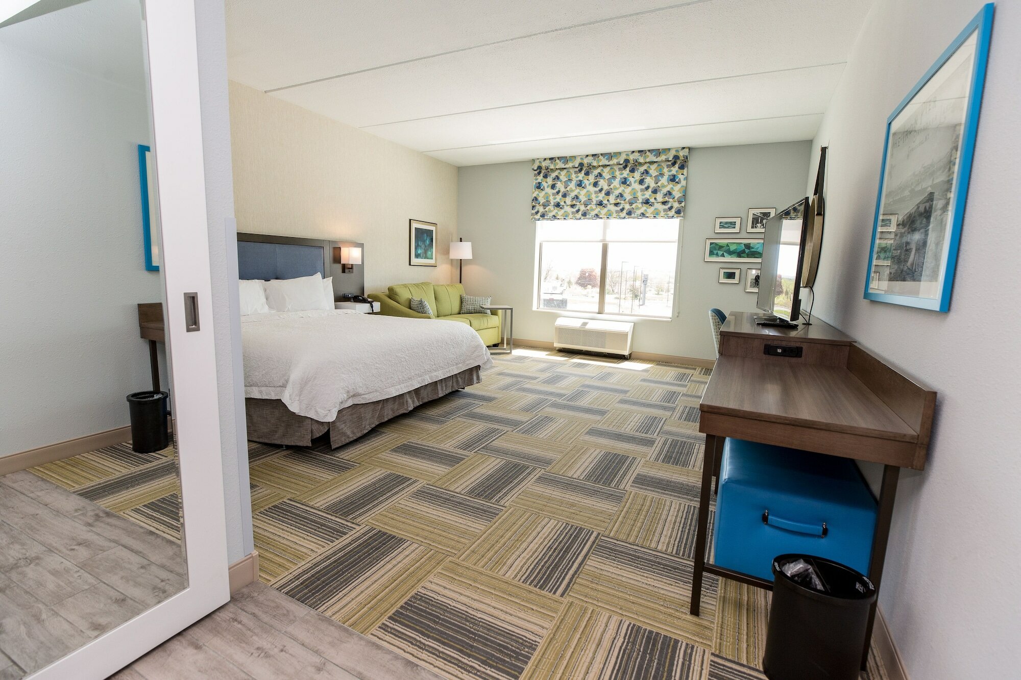 Фото Hampton Inn & Suites Syracuse North Airport Area