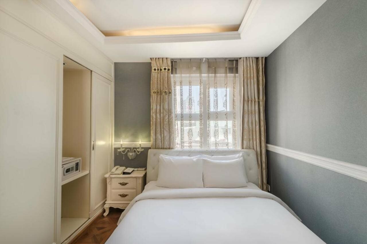 Фото Me Saigon Boutique Hotel