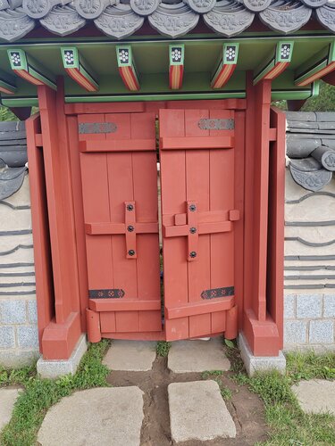 Моншадағы әйелдердің суреттері