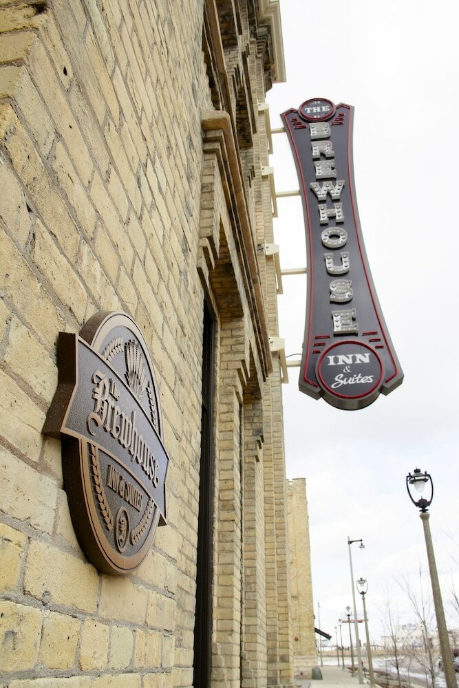 Фото The Brewhouse Inn & Suites