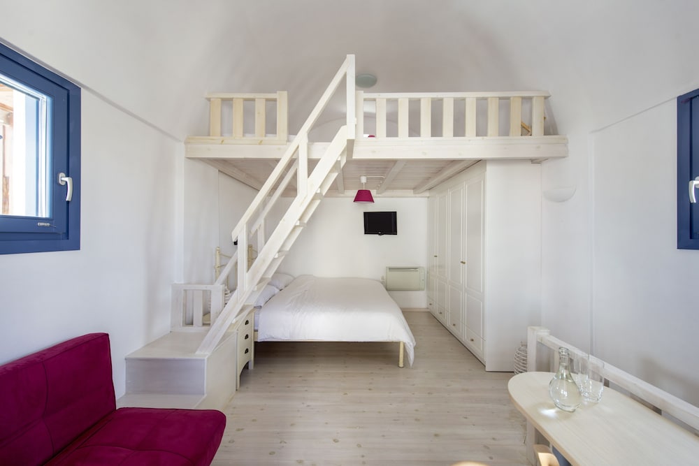 Фото Earino Suites & Villas