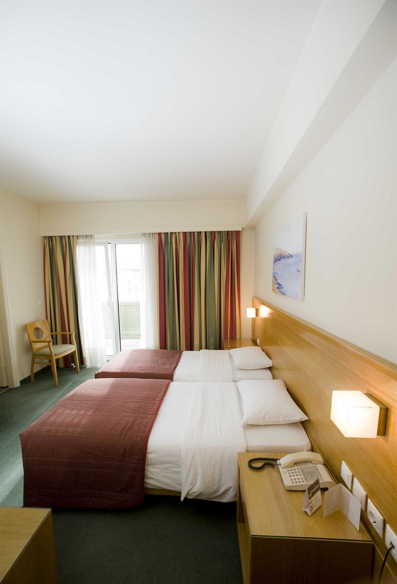 Фото Athinais Hotel