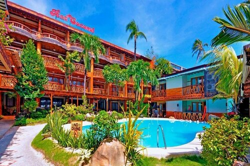 Внешний вид отеля Red Coconut Beach Hotel в Малае, фото 1