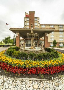 Гостиница Monte Carlo Inn Vaughan Suites