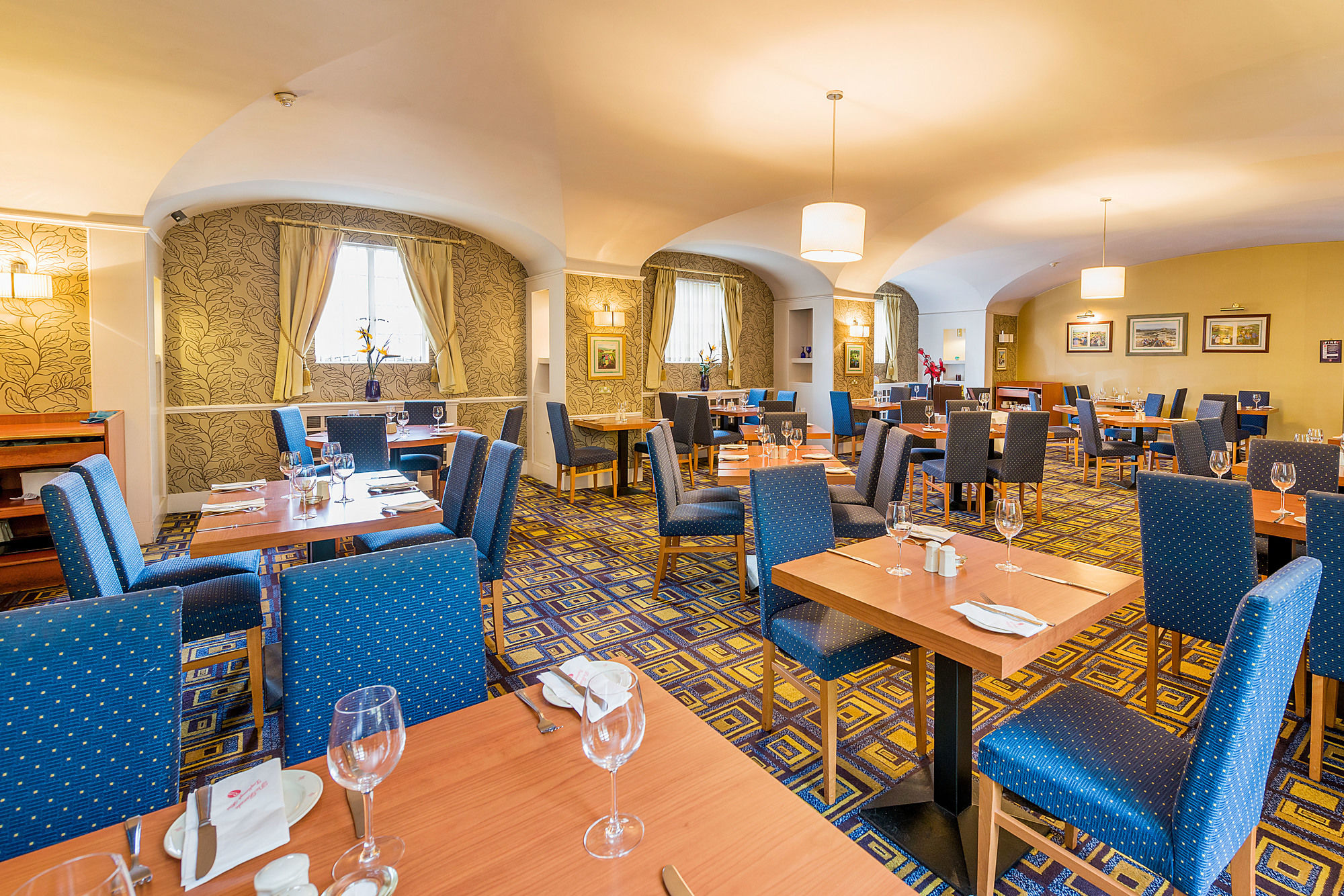 Фото Ramada by Wyndham Loughborough Hotel