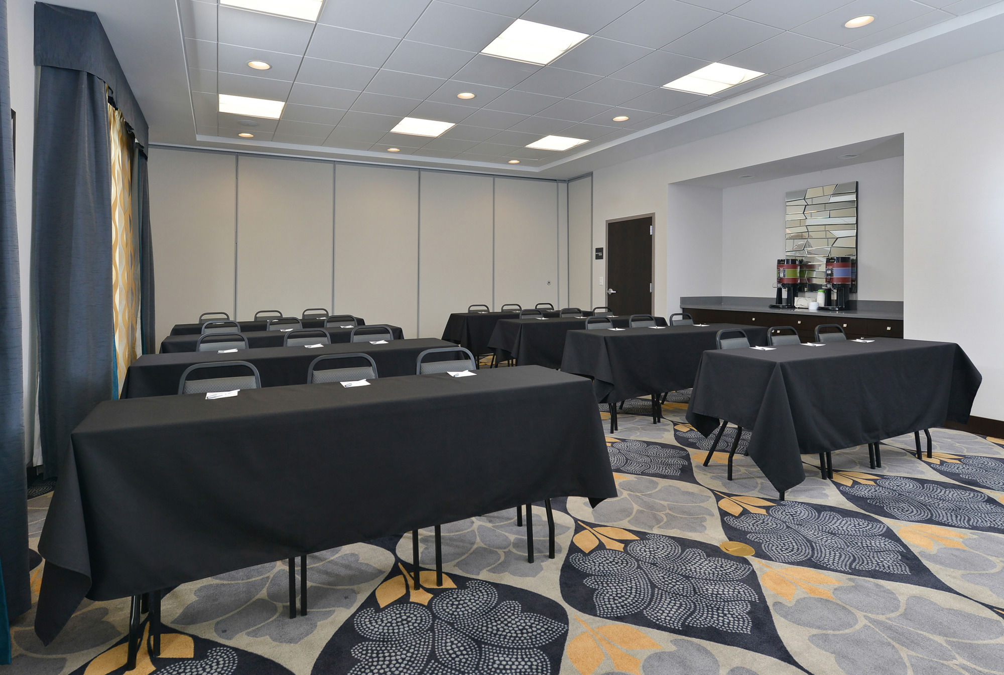 Фото Hampton Inn & Suites Des Moines Downtown