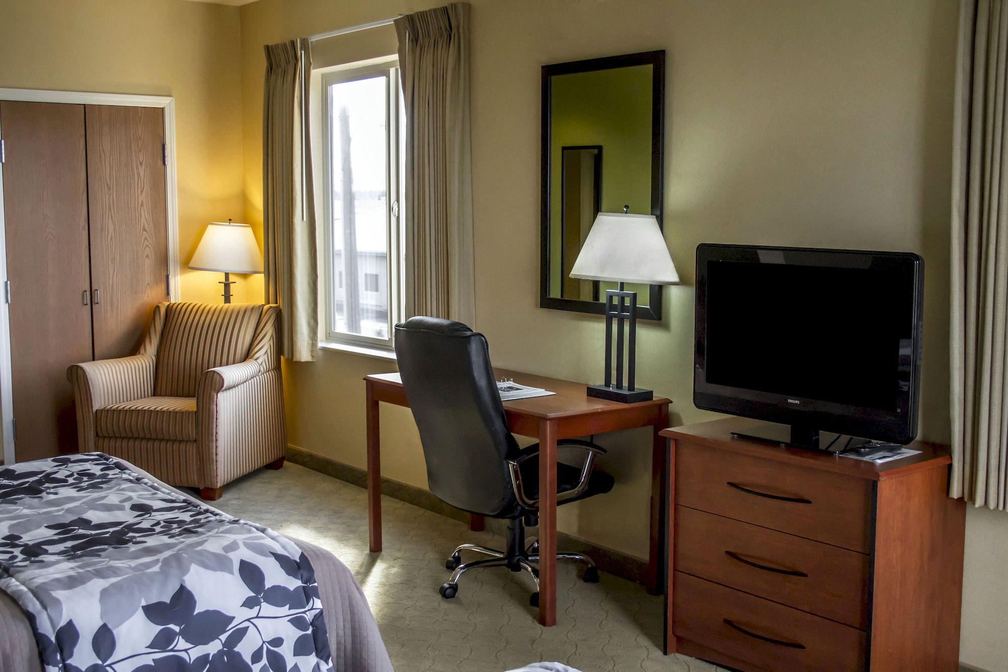 Фото Sleep Inn & Suites