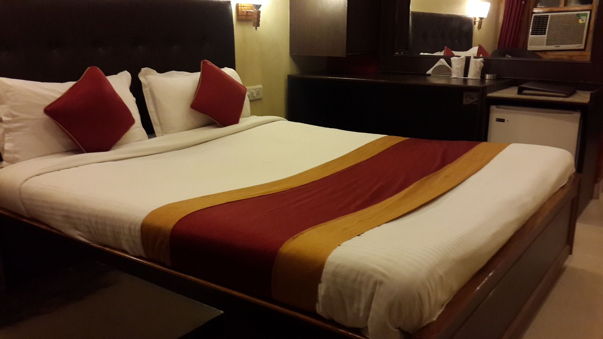 Фото Hotel Varuna