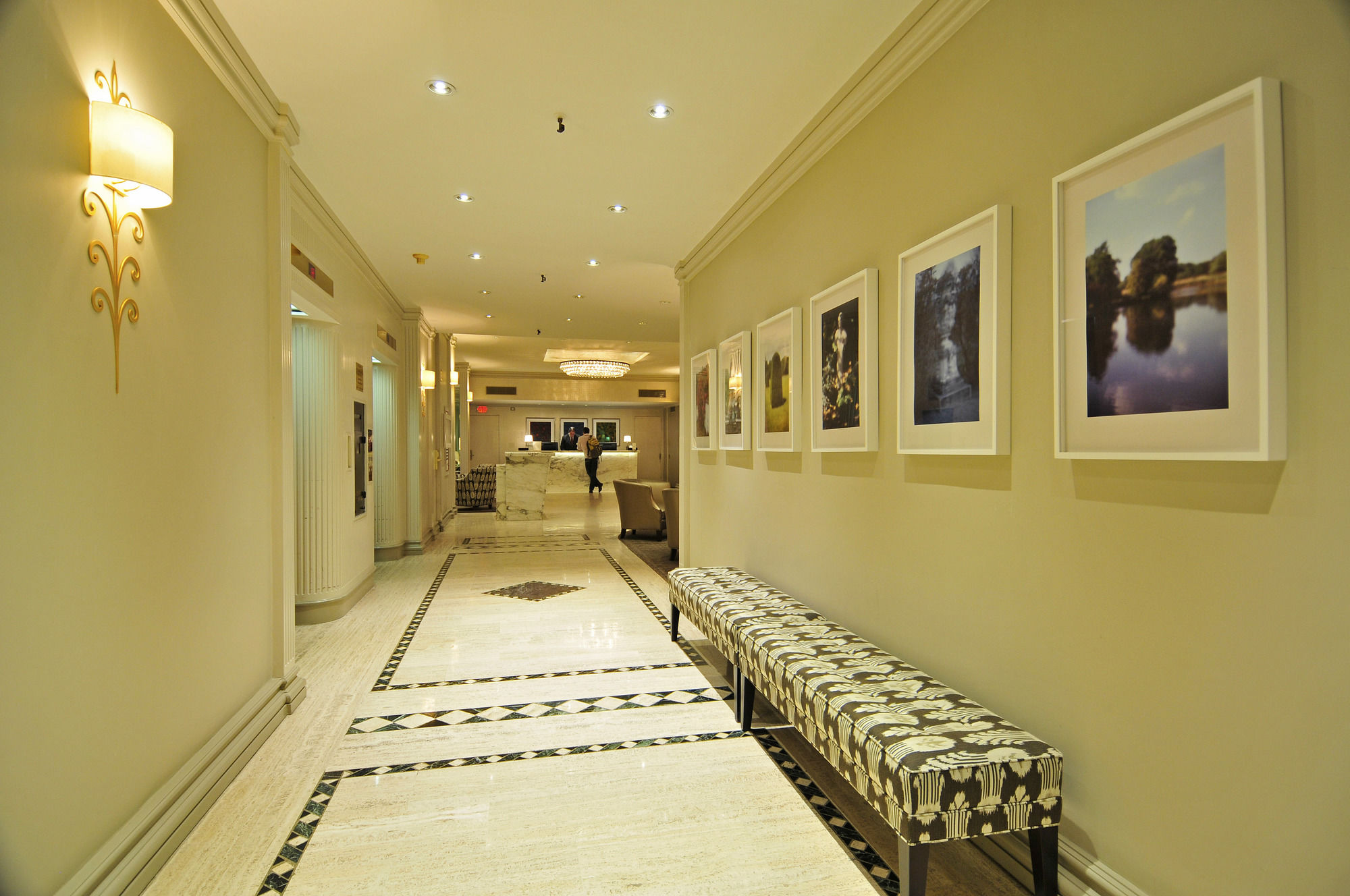 Фото The Lombardy Hotel