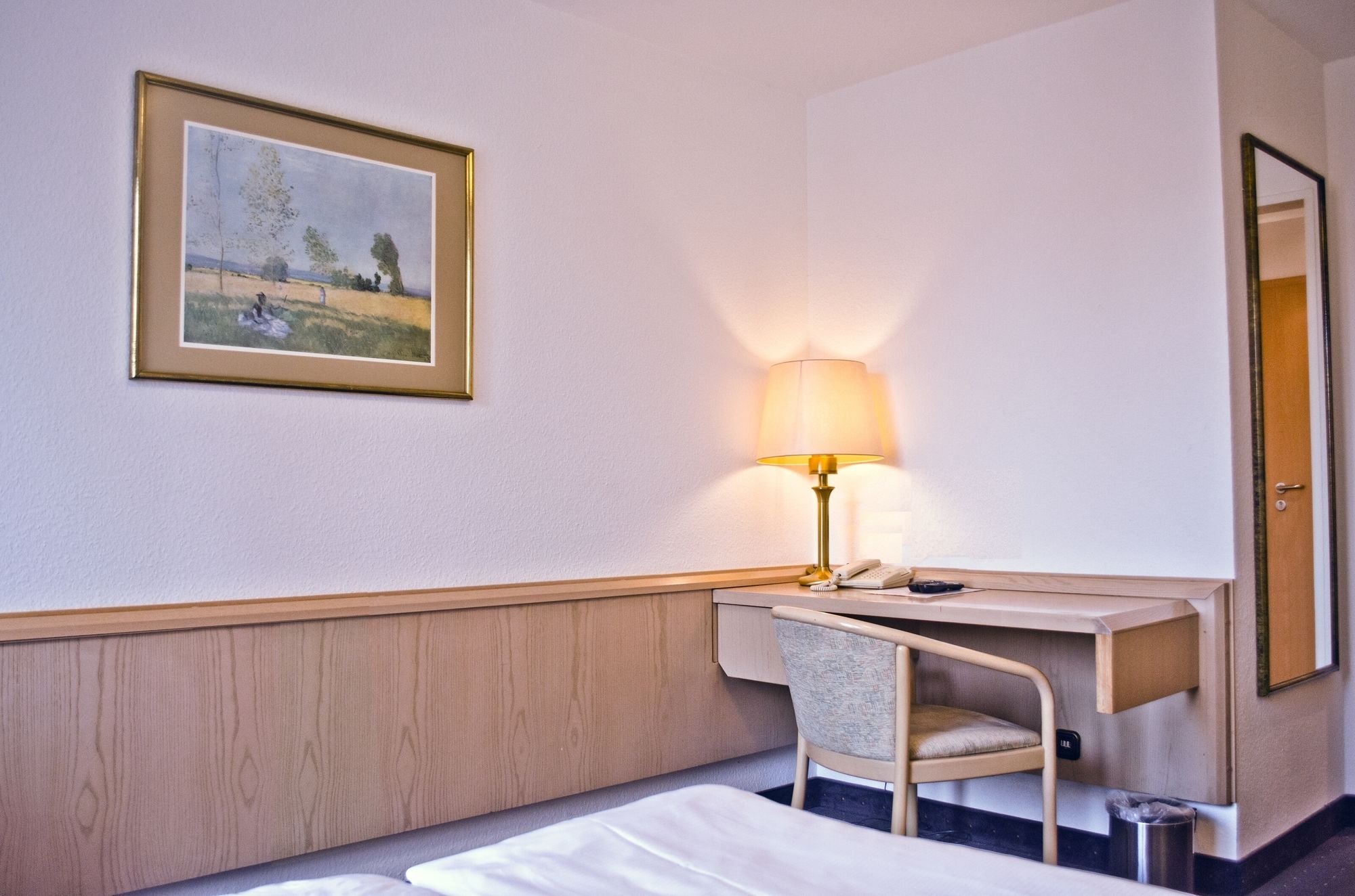 Фото Adler Hotel Frankfurt