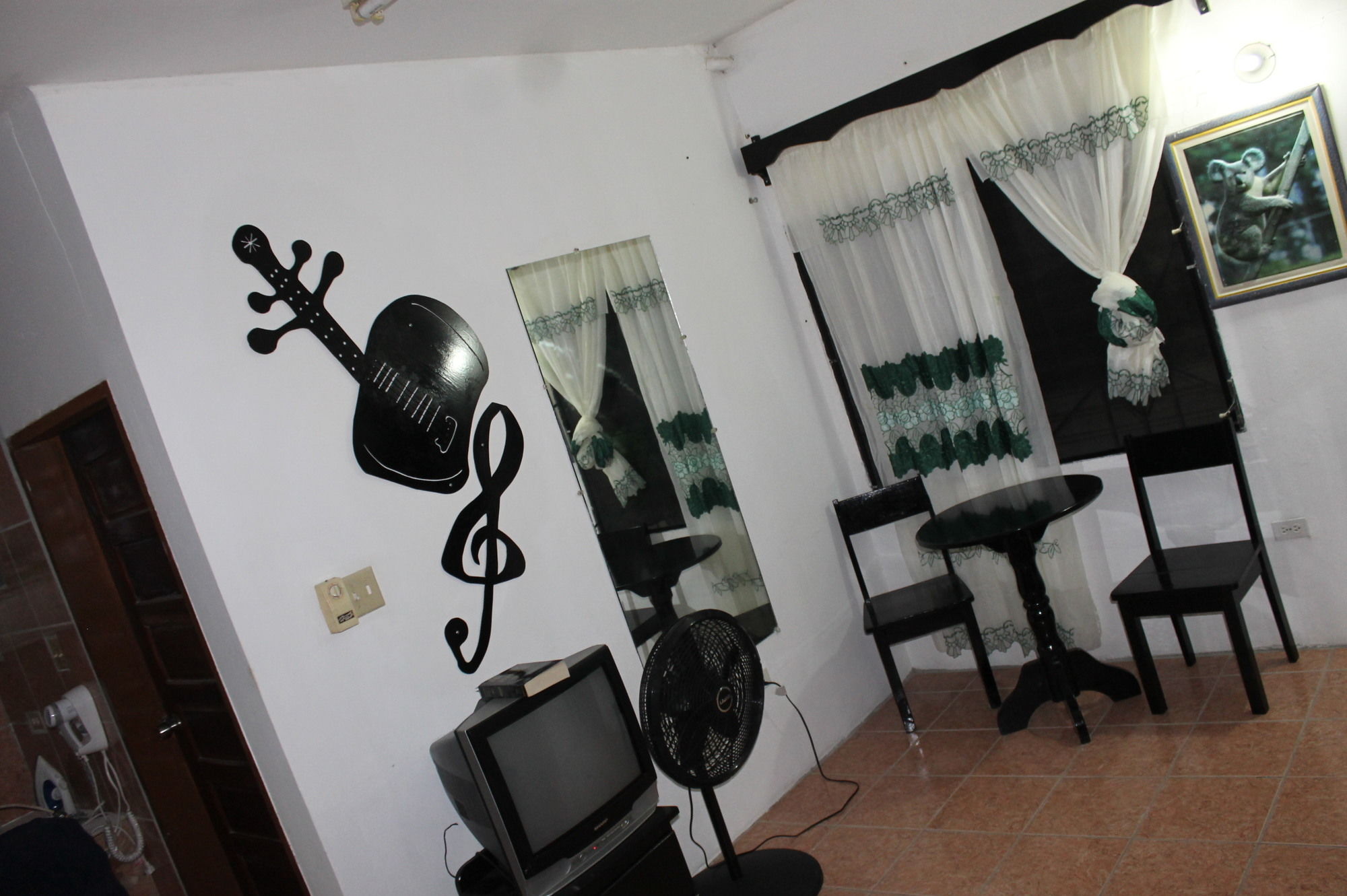 Фото Bachelor Inn Hotel