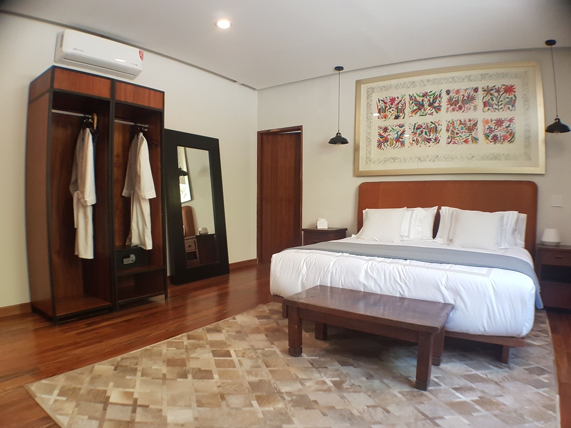 Фото 37870440053