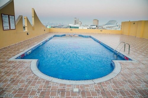 Гостиница Skylark Hotel Apartments в Дубае