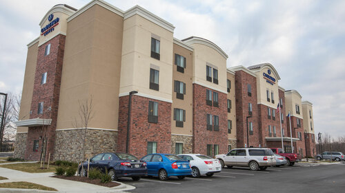 Гостиница Candlewood Suites Overland Park в Оверлэнд Парк