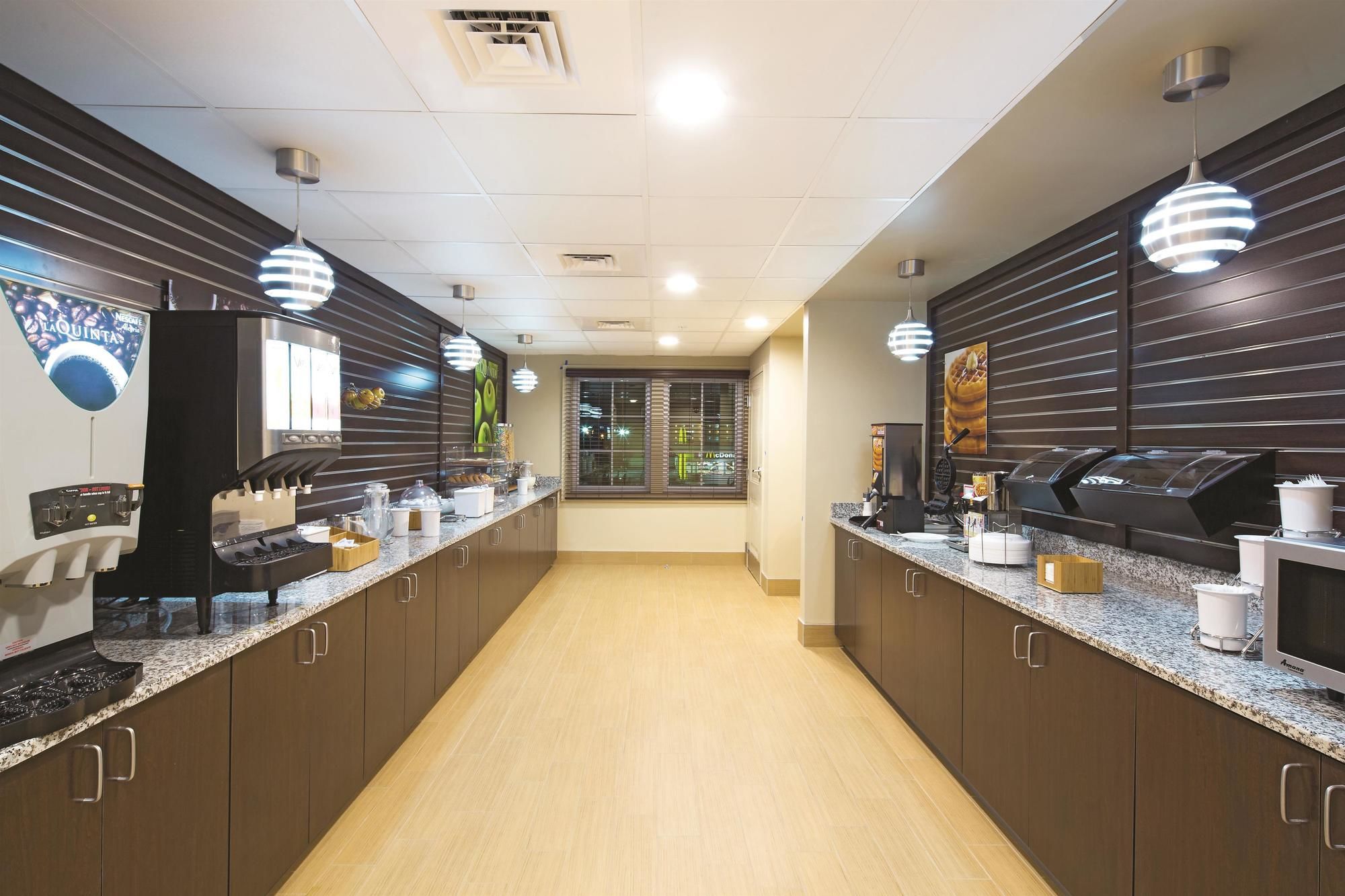 Фото La Quinta Inn & Suites by Wyndham Ocean City