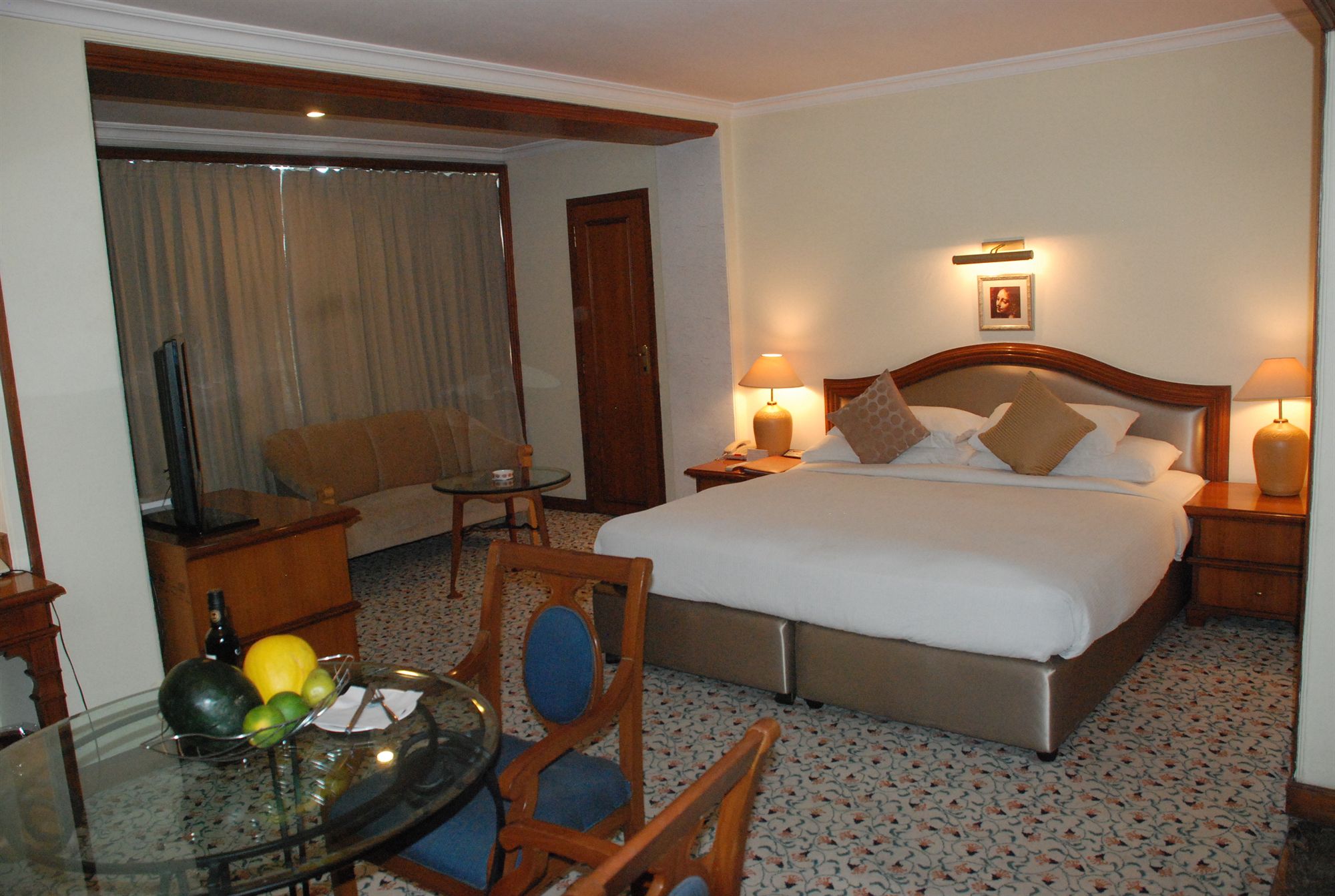 Фото The Maya Hotel