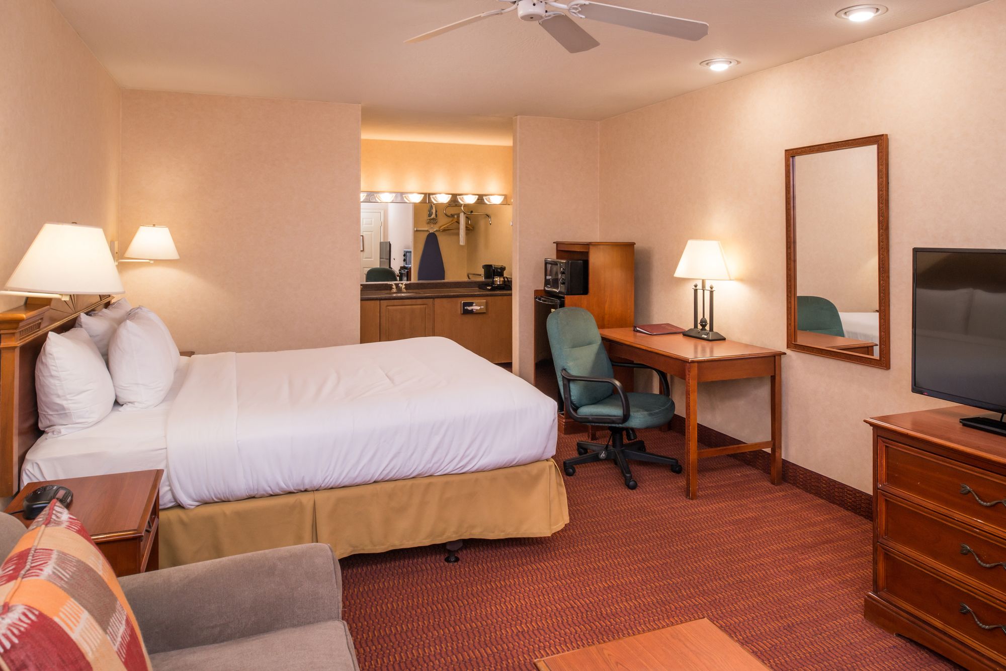 Фото La Fuente Inn & Suites