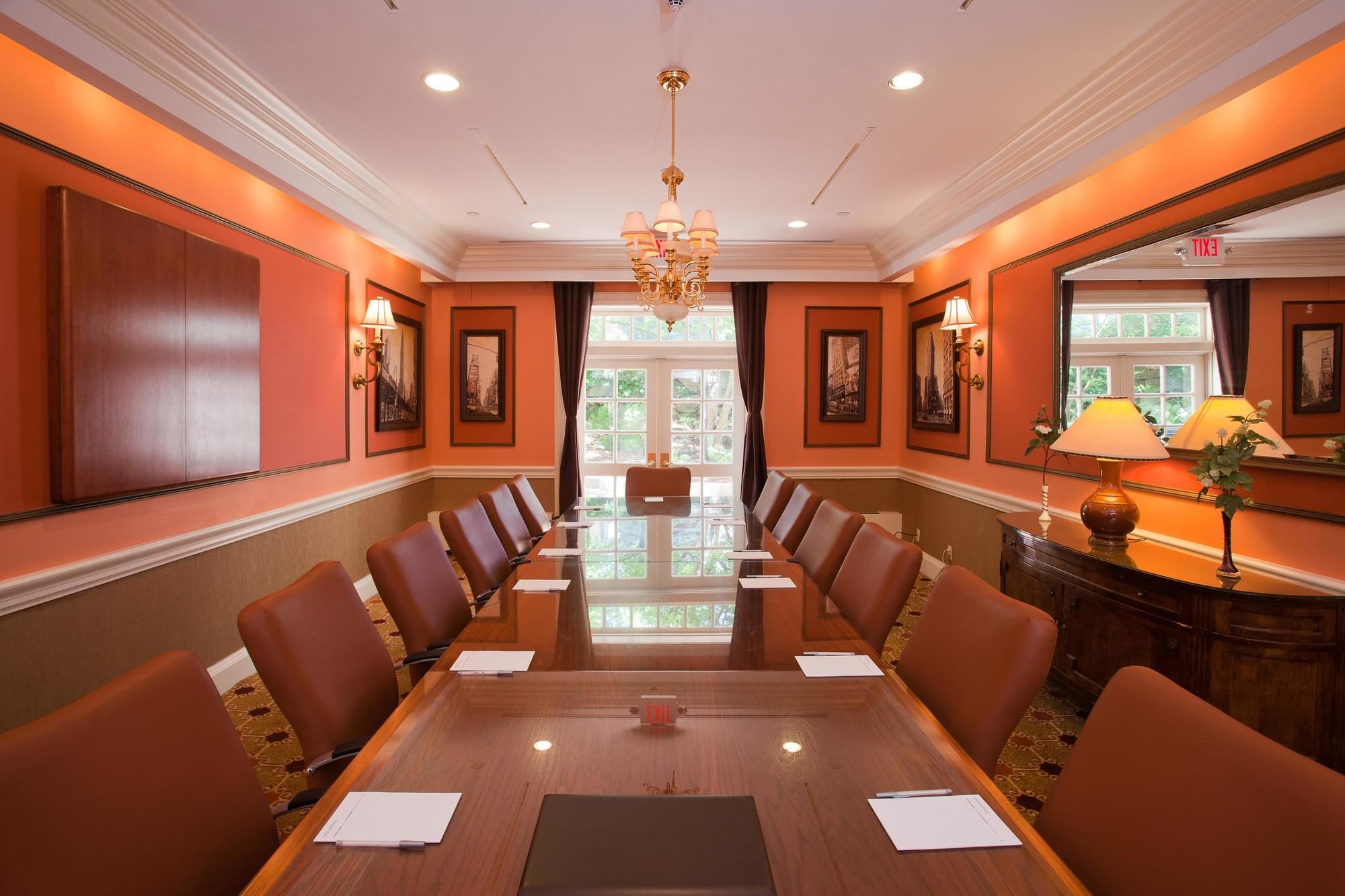 Фото Hampton Inn & Suites Stamford