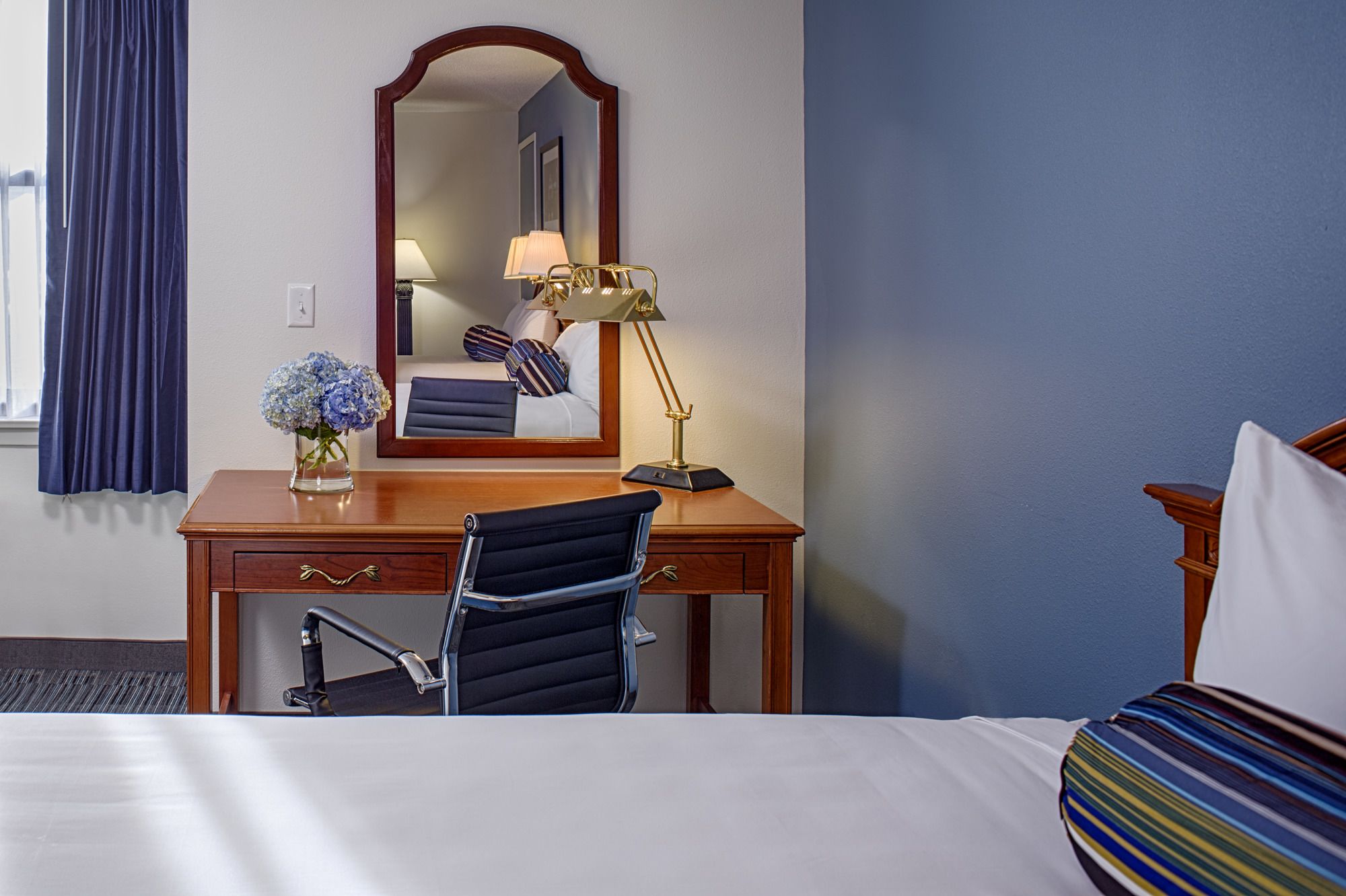 Фото Federal City Inn & Suites