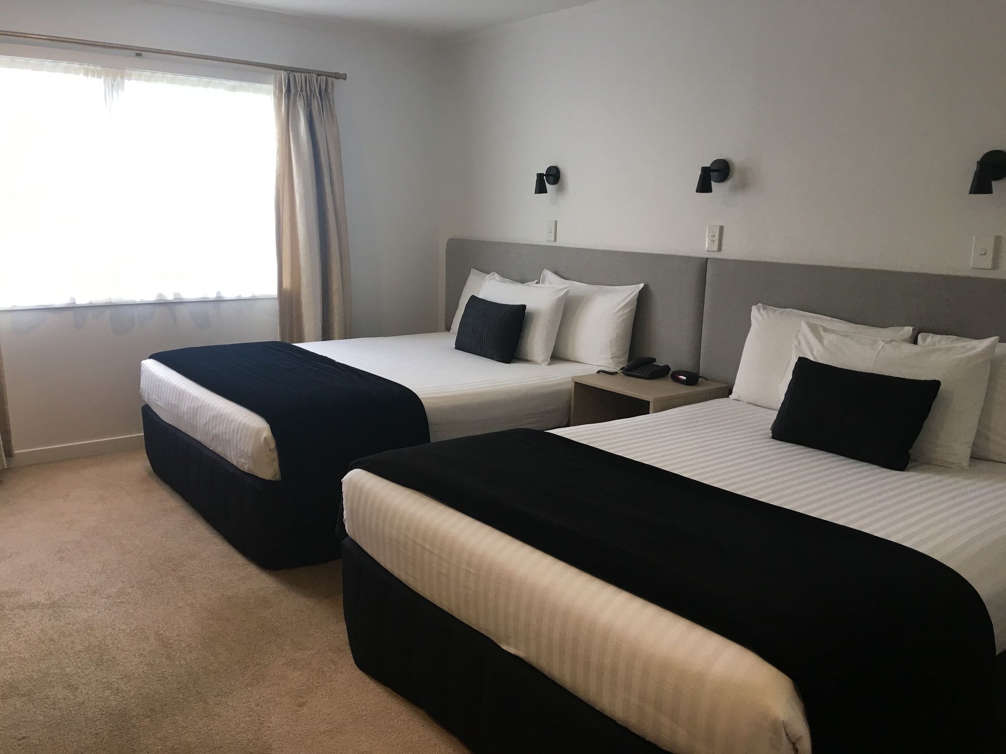 Фото The Surrey Hotel