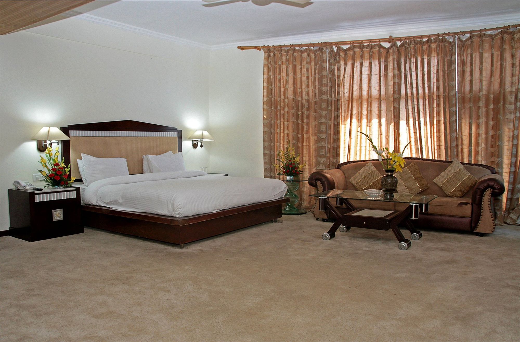 Фото The Residency Hotel
