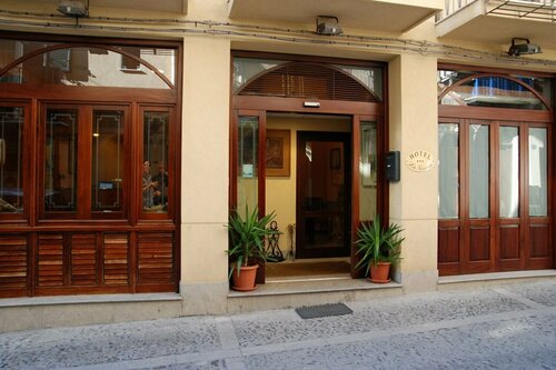 Внешний вид отеля Hotel La Giara в Чефалù, фото 2