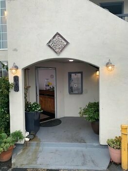 Гостиница Economy Inn Monterey
