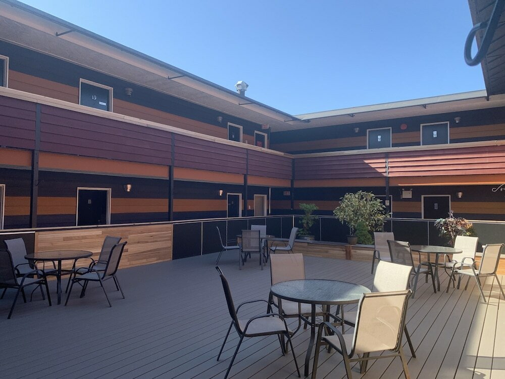 Фото The New 401 Inn