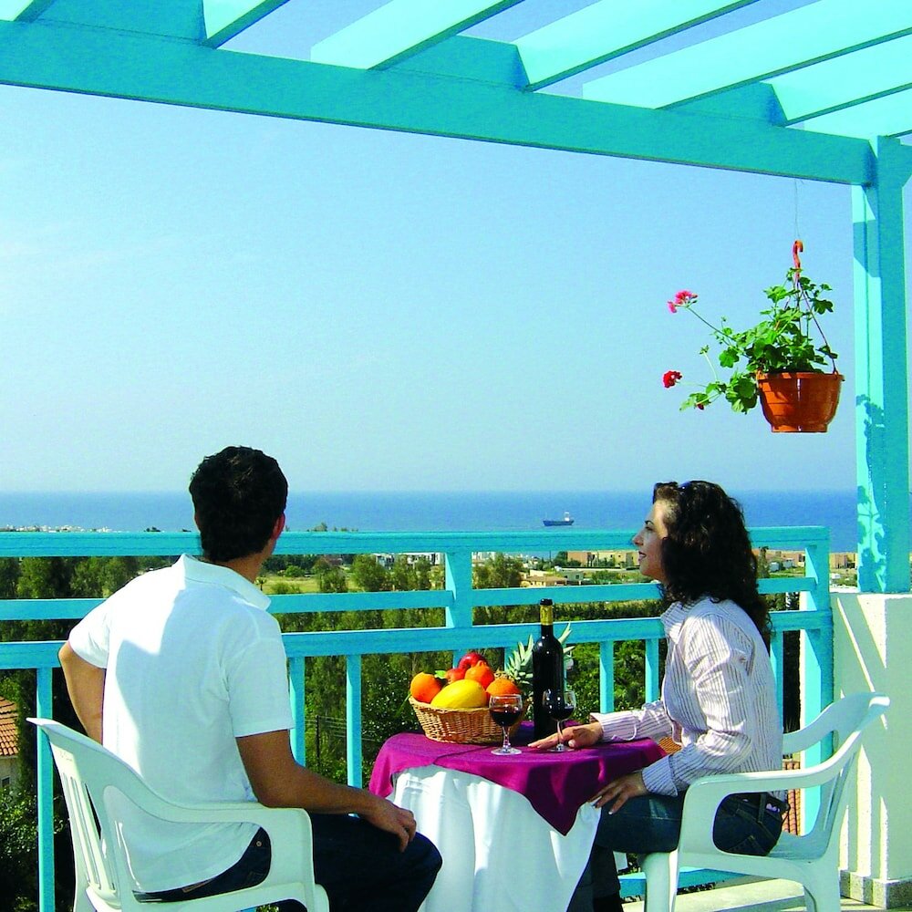 Фото Sunny Hill Hotel Apartments