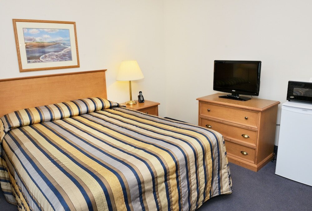 Фото Slemon Park Hotel & Conference Centre