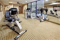 Фото Holiday Inn Express Hotel & Suites Marina - State Beach Area, an Ihg Hotel