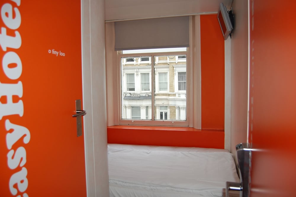 Фото EasyHotel London South Kensington